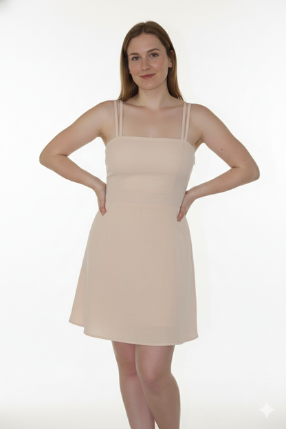 Vestido Mini Minimalista Siena Elegancia en Tono Nude