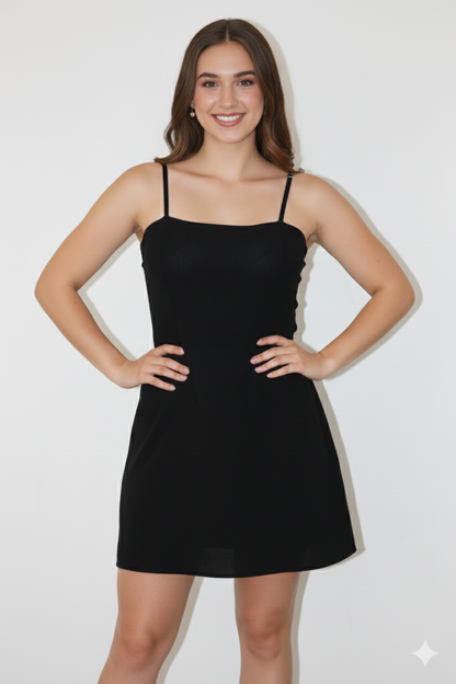 Vestido Mini Negro con Espalda Descubierta y Tirantes Finos